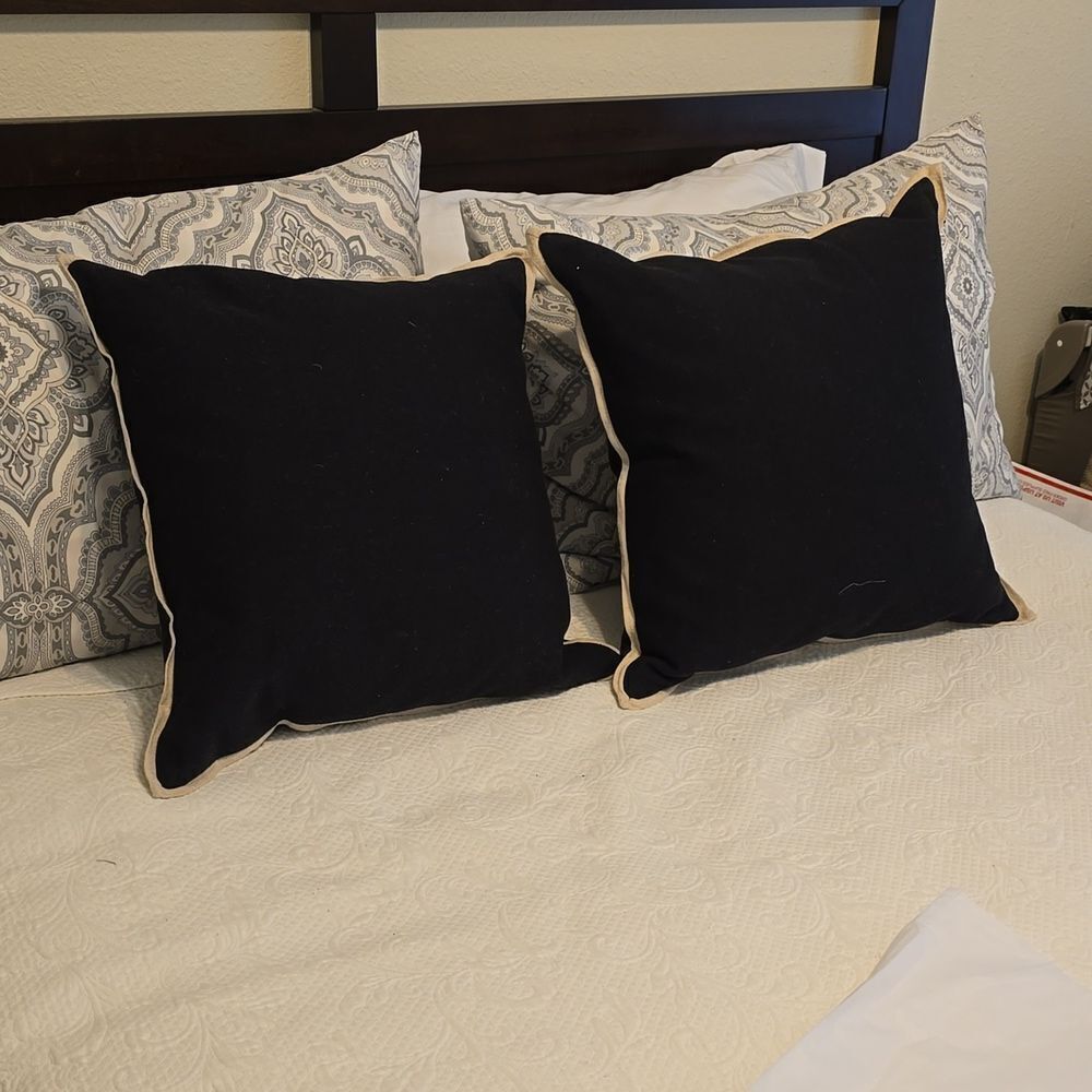 2 Villa linen/goose feathers decorative pillows‎